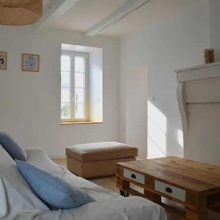 Holiday home Maison Typique Avec Jardin, 5km De La