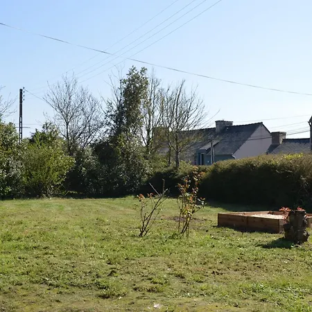 Maison Typique Avec Jardin, 5km De La Holiday home Plevenon
