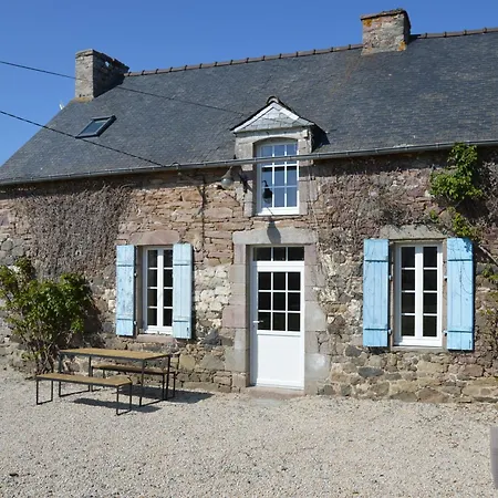 Maison Typique Avec Jardin, 5km De La * Plevenon