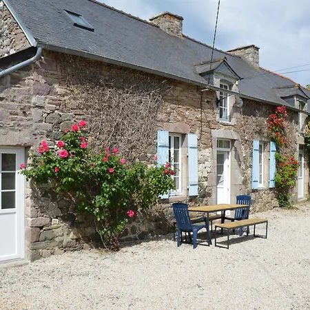 Maison Typique Avec Jardin, 5km De La Holiday home