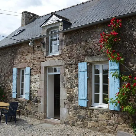 Holiday home Maison Typique Avec Jardin, 5km De La
